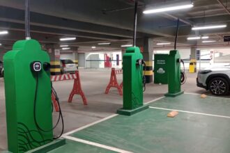 assai-atacadista-oferece-servico-gratuito-de-recarregamento-de-carros-eletricos-em-belo-horizonte