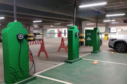 assai-atacadista-oferece-servico-gratuito-de-recarregamento-de-carros-eletricos-em-belo-horizonte
