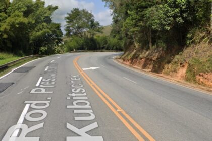 onibus-tomba-e-deixa-feridos-na-br-040-em-simao-pereira